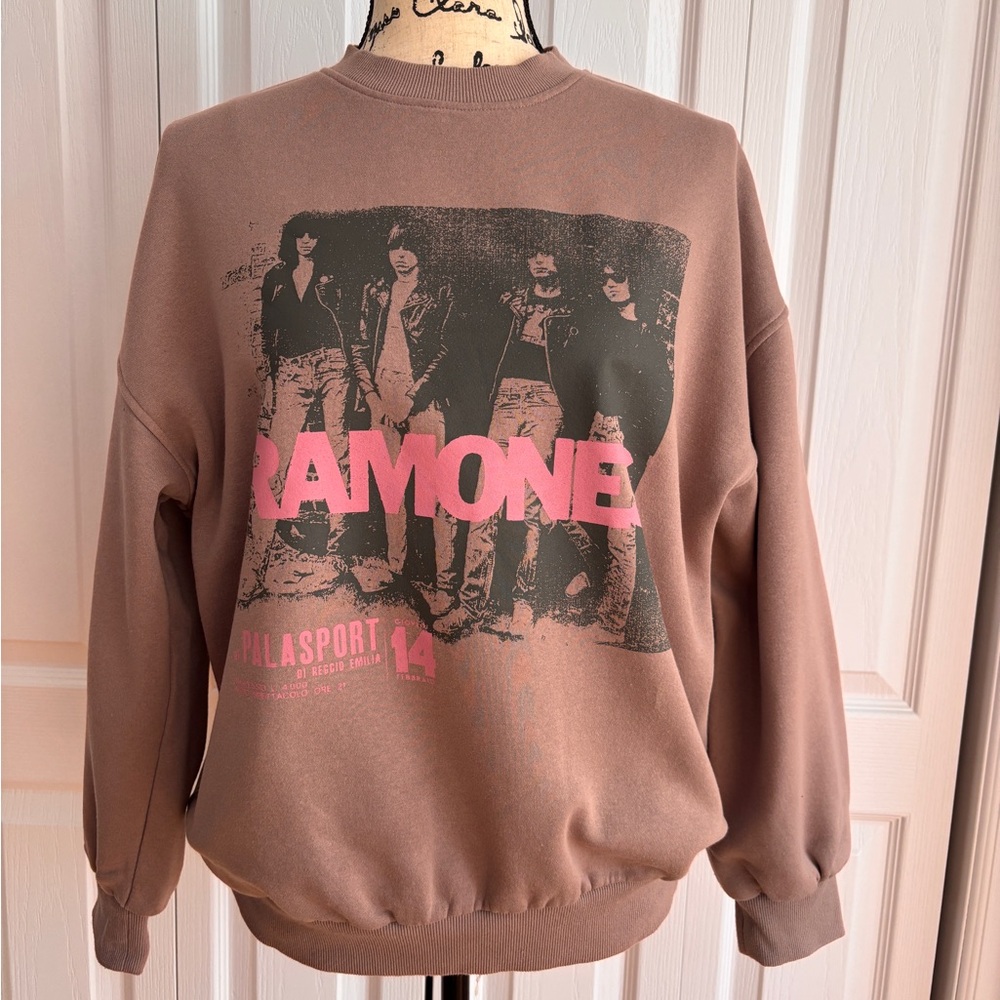 H&M Divided The Ramones